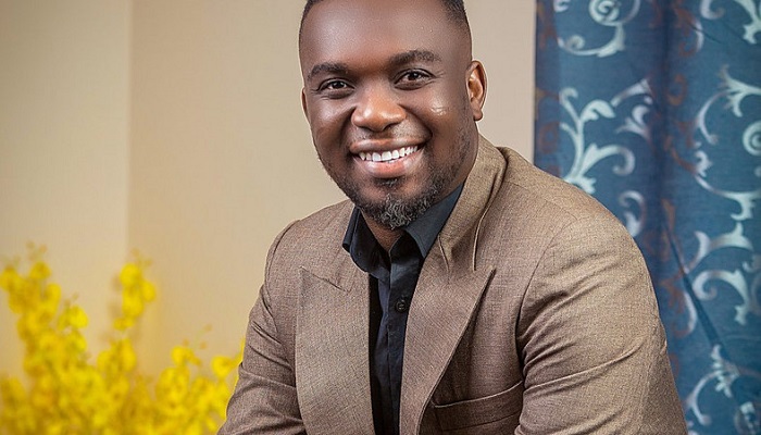 I don’t poke my nose into people's business  —Joe Mettle