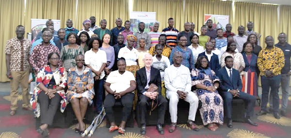 • Dickson Thunde (seated 3rd from right), National Director of the World Vision Ghana, and Menno Mulder-Sibanda (seated middle), World Bank Team Lead for the project, with other participants