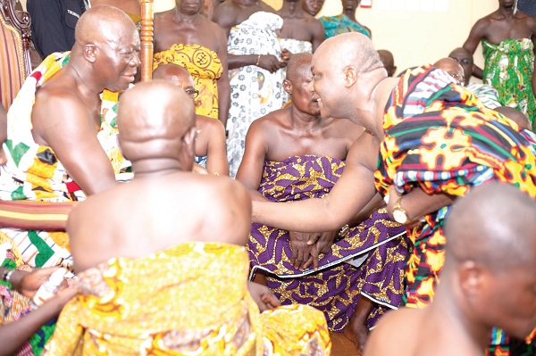Francis Addai-Nimoh exchanging pleasantries with Otumfuo at the palace