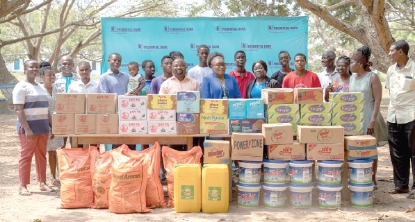 • Officials of the Prudential Bank presenting the items to the orphanage