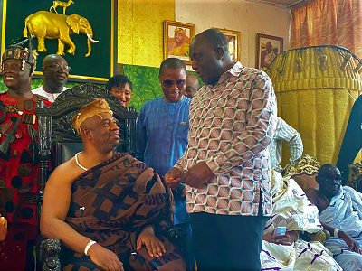   Nii Tackie Teiko Tsuru II (left), Ga Mantse, in a chat with Alan Kyerematen, a flag bearer hopeful of the New Patriotic Party, during the courtesy call