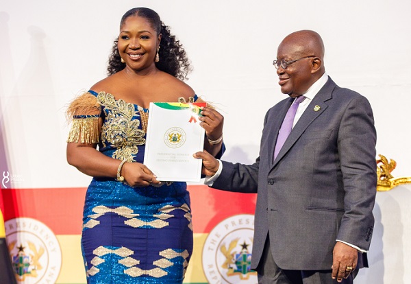 Ms Dedo Kofi receiving her award from the President
