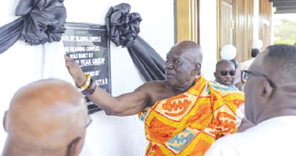 •The Santa 98 reading facility legacy project. INSET: Osabarimba Kwesi Atta II, Paramount Chief of the Oguaa Traditional Area, unveiling the plaque