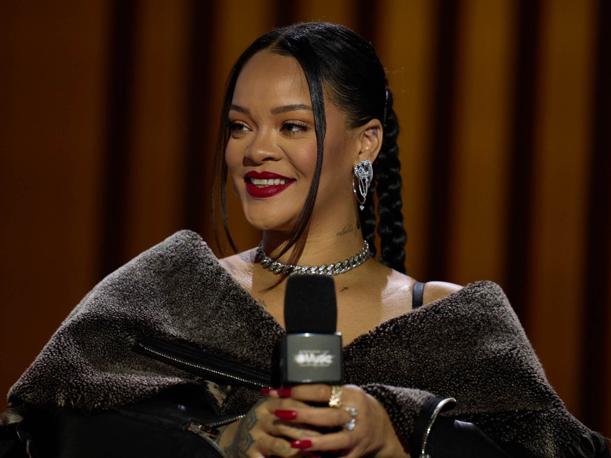Man arrested for trespassing at Rihanna’s Los Angeles home