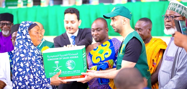 • Naif Al Otaibi (2nd from left) of the Saudi Arabia Embassy, Nana Agyei Frimpong (3rd from left), Chief of Tafo; Abdul Aziz (4th from right), Head of KSrelief delegation presenting some food items to a beneficiary, while some dignitaries looking on