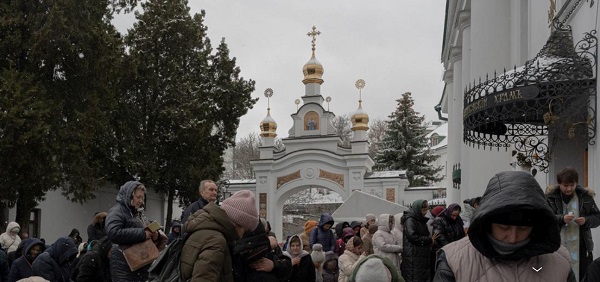 Ukraine updates: Orthodox monks in Kyiv refuse eviction