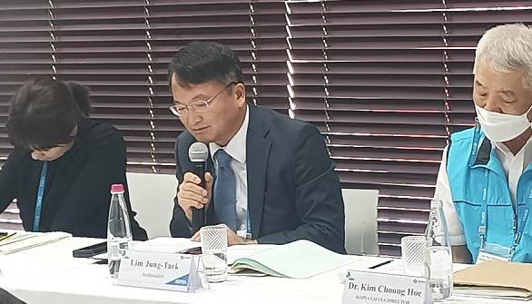 Lim Jung-Taek (middle), Korea Ambassador to Ghana, speaking at the launch