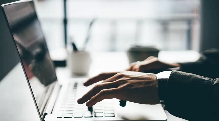 IT worker sues her boss believing 'xx' in email were kisses