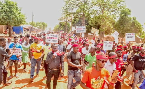 The residents demonstrating on the street
