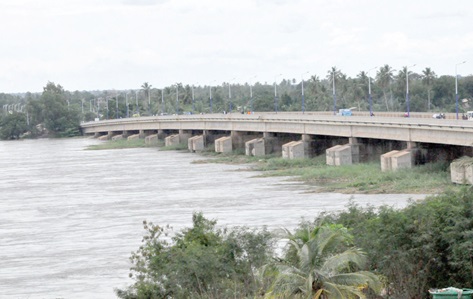 The Sogakope Bridge with water levels almost up to the piles Picture: ALBERTO MARIO NORRETI