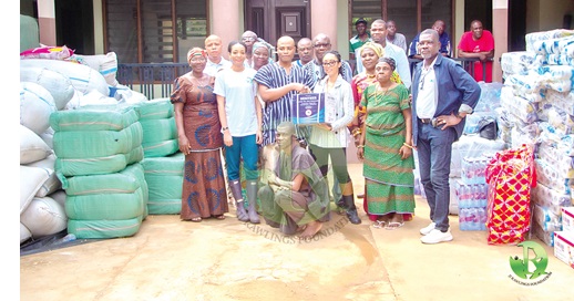 Yaa Asantewaa Agyeman-Rawlings donates the items to Togbe Nego