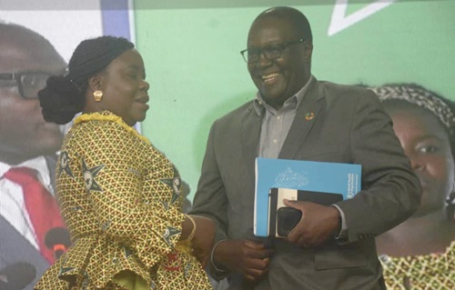 Prof. Francis Chisaka Kasolo (right), WHO Representative in Ghana, in a chat with Perpetual Ofori-Marfo, President, Ghana Registered Nurses and  Midwives Association