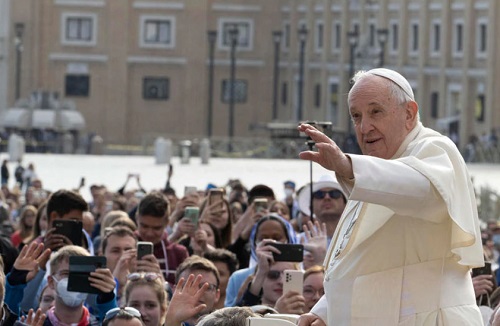 Pope Francis prays for peace in Niger