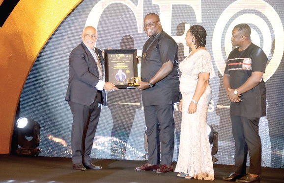 Theophilus Yartey (2nd from left), Editor, Graphic, receiving the CEO of the Year-Media (Print) award on behalf of Ato Afful, Managing Director, GCGL, from Charles Ambani, United Nations Ambassador to Ghana. With them are Doreen Hamond (2nd from right), Editor of The Mirror, and Patrick Berko, Events Manager, GCGL. ELVIS NII NOI DOWUONA
