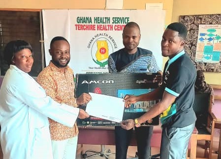 Hisense donates to Terchire Health Centre 