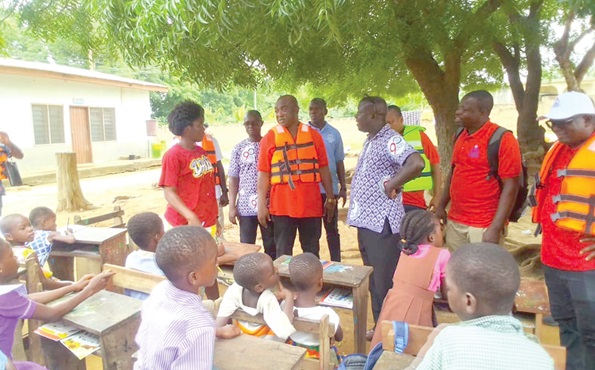 Thomas Musah (3rd from left), General Secretary of GNAT. and other officials of GNAT interacting with Getrude Nutsukpi (left), the community volunteer who has set up a class to teach displaced children at the St Kizito SHTS Camp