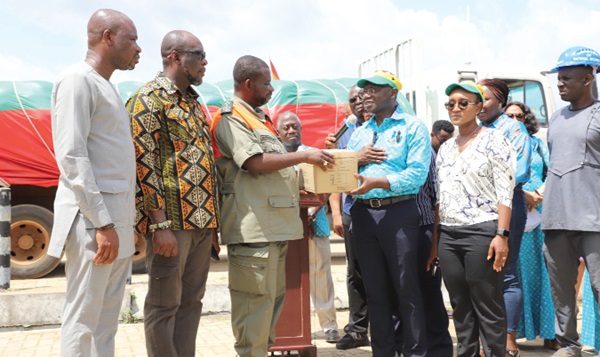 Mr Ofori-Atta (3rd from left) presenting the relief items to Eric Nana Agyemang-Prempeh, NADMO Boss. With them are Abena Osei-Asare (2nd from right), Divine Osborne Fenu (left), DCE for North Tongu, as well as other officials of NADMO and the ministry. Picture: DELLA RUSSEL OCLOO