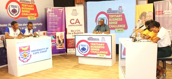Alhassan Trawule (middle) interacting with contestants of UCC (left) and GCTU (right) Alhassan Trawule (middle) interacting with contestants of UCC (left) and GCTU (right)