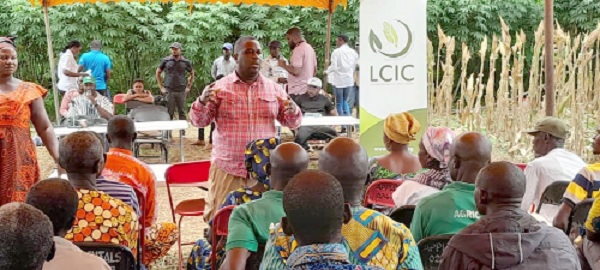 Solomon Anani Attipoe,  Fanteakwa North District Director of Agriculture, educating farmers on the new maize varieties at a demonstration farm at Onuku Besea
