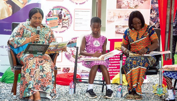 Rebecca Akufo-Addo (left), First Lady and Executive Director of the Rebecca Foundation, leading a reading session after the inauguration of the Osenase Library