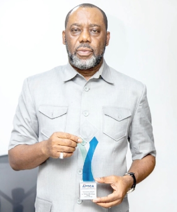 Dr Matthew Opoku Prempeh, Energy Minister, with his award
