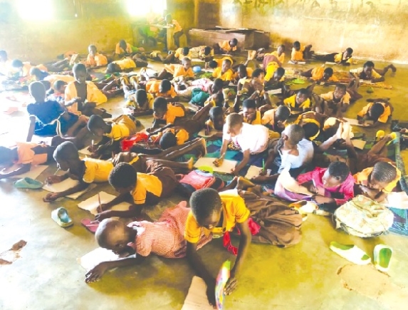The KG pupils lie on the floor to study