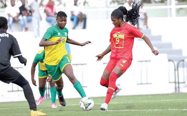Ghana’s Doris Boaduwaa (right) takes on She-Amavubi defender, Androscene Uwase, during last Wednesday’s clash in Kigali