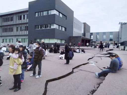 Tsunami warning in Japan after 7.6 magnitude earthquake