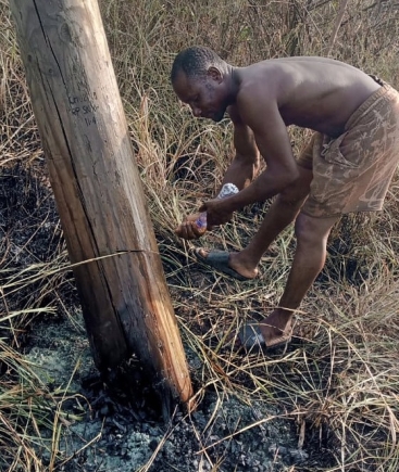 A burnt pole at Koluedo Zongo