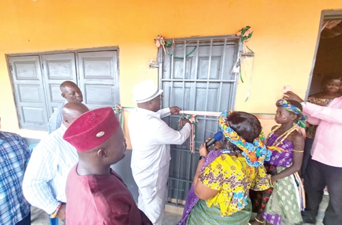 Abdul Mumin-Issah, MCE, STMA, cutting the tape to inaugurate the Mbredane smart laboratory INSET: The smart lab at Mberedane