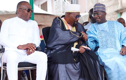 Abdul Mumin Harun (middle), Ashanti Regional Chief Imam, in a handshake with the Vice-President, Dr Mahamudu Bawumia (right), after he delivered a speech at this year’s Eid-ul-Fitr in Kumasi. Looking on is Stephen Asamoah Boateng, Minister of Chieftaincy and Religious Affairs.  Picture: EMMANUEL BAAH