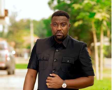  Old video of John Dumelo declining canoe ride on film set goes viral after Junior Pope’s death