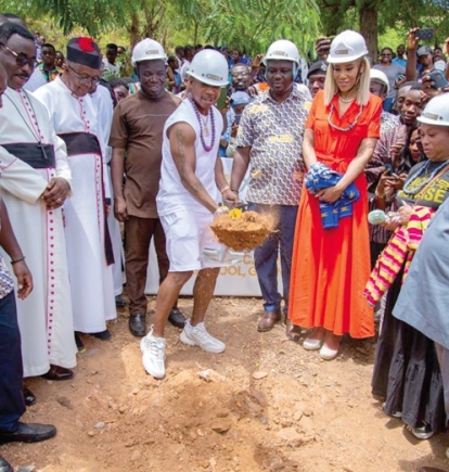  Ja Rule cutting the sod for the commencement of the project. Looking on are Kailee Sclaes (right), the CEO of Pencils of Promise, and Freeman Gobah (2nd from right), Ghana Country Director