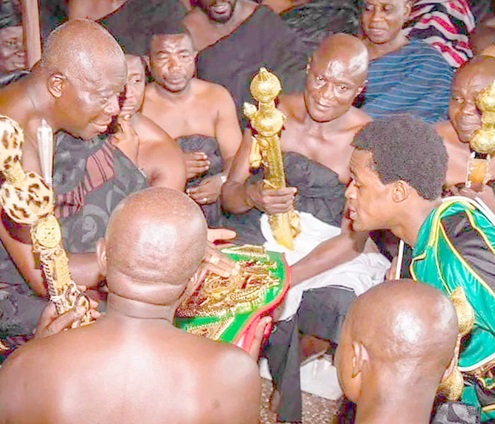  Nyantekyi presenting title to the Asantehene (left)