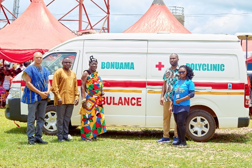  Adwoa Dansowaa Awuku (right), Communications Specialist, GIZ, Richard Adjei (2nd from right), Managing Director of Kasapreko Company Limited, Nana Appong Boahen Akram II (middle), Chief of Bonuama, and Dr Yaw Ofori Yeboah (2nd from left), Western Regional Health Director 