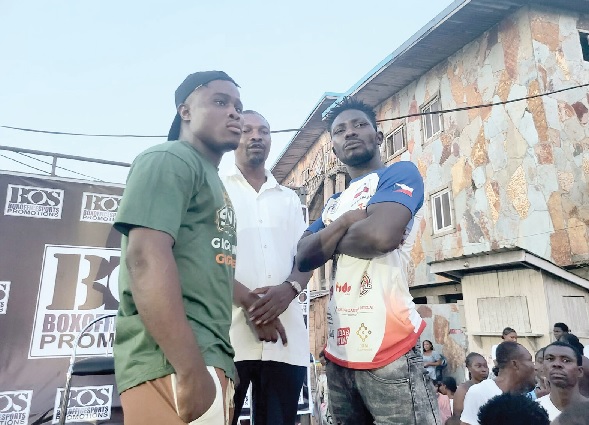 Promoter Alex Ntiamoah Boakye (middle) with Derrick Quaye (left) and veteran Michael Ansah during the official announcement of the June 15 showdown