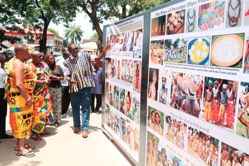 Thomas Fynn (right), Executive Director, FYNNexhibits, explaining some of his works to Nii Ayikwei Kakalor I (2nd from left), Kokomlemle Mantse, and Nii Adu Ablefo II (left), Dome Mantse, during the exhibition. Picture: ELVIS NII NOI DOWUONA