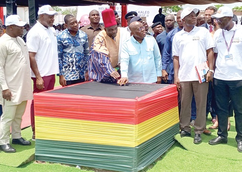 President Akufo-Addo (2nd from right) pressing the knob to commission the solar plant