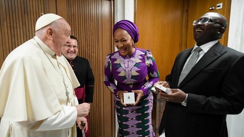 Pope Francis meets with the Vice President of the Republic of Ghana, Dr. Mahamudu Bawumia, in the “Auletta” of the Vatican's Paul VI Hall.  (Vatican Media)