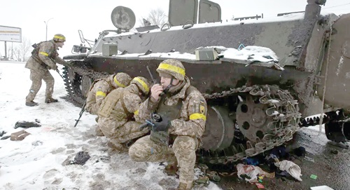 Some Ukrainian troops preparing to counter a Russian attack