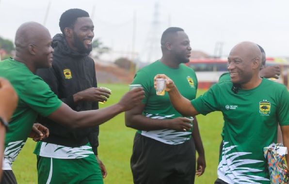 Coach Prosper Narteh Ogum (right) was welcomed to training by his colleagues and the players