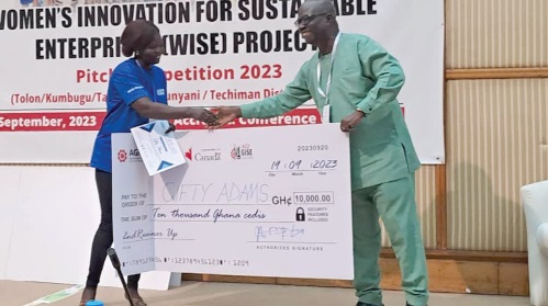  Gifty K. Konmon Adam receiving her prize from Francis Kusi, Managing Consultant, John Young &amp; Associates