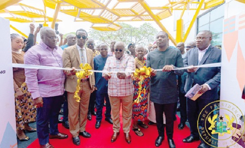 President Akufo-Addo flanked by Kwabena Okyere Darko Mensah (2nd from left), Western Regional Minister, and Herbert Krapa (2nd from right), Minister of State at the Energy Ministry, to cut the tape to inaugurate the project