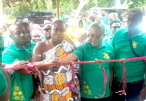  Nana Brogya Sarpong (2nd from left), Dompiahene of Agogo Traditional Area, being assisted by other members of the ‘99 year group to cut the tape to inuagurate the staff apartment 