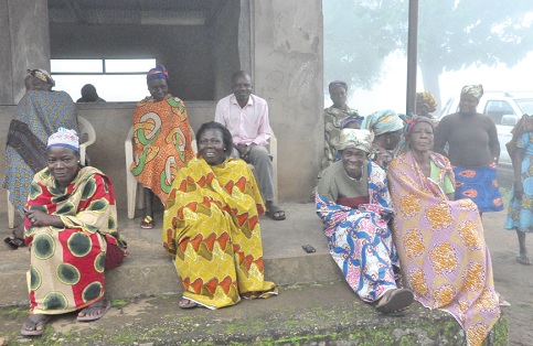 Women at Kpoeta-Ashanti battling the cold