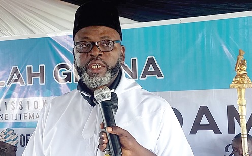 Maulvi Abass bin Suleman (inset) addressing the participants in the conference