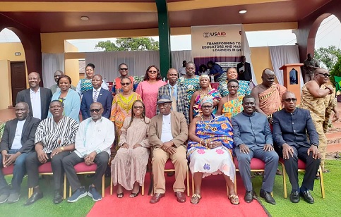 Dignitaries and some of the participants in the workshop