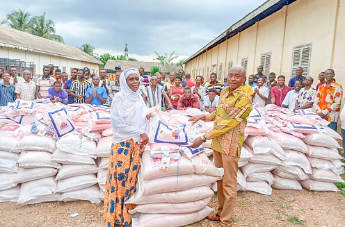  Alhaji Umar Baba Bodinga (right), Municipal Chief Executive for Abuakwa North, presenting one of the items to Hannah Ibrahim, one of the beneficiaries