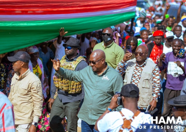 Mahama pledges reliable electricity for Atebubu, Eastern corridor communities with new substations