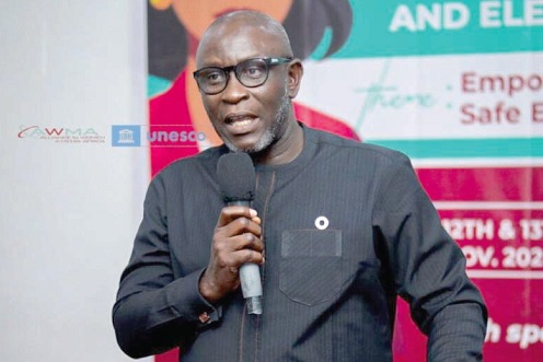 Abdul Hamid Yaku (inset), National Professional Officer for Communication and Information of the United Nations Educational, Scientific and Cultural Organisation, addressing the training